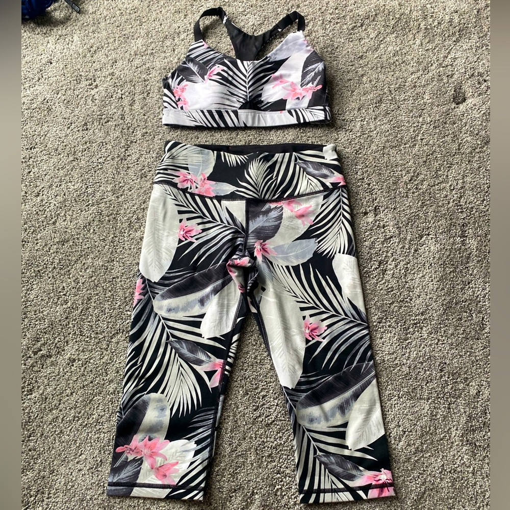 Victoria’s Secret Sport Capri legging and sport bra set size medium